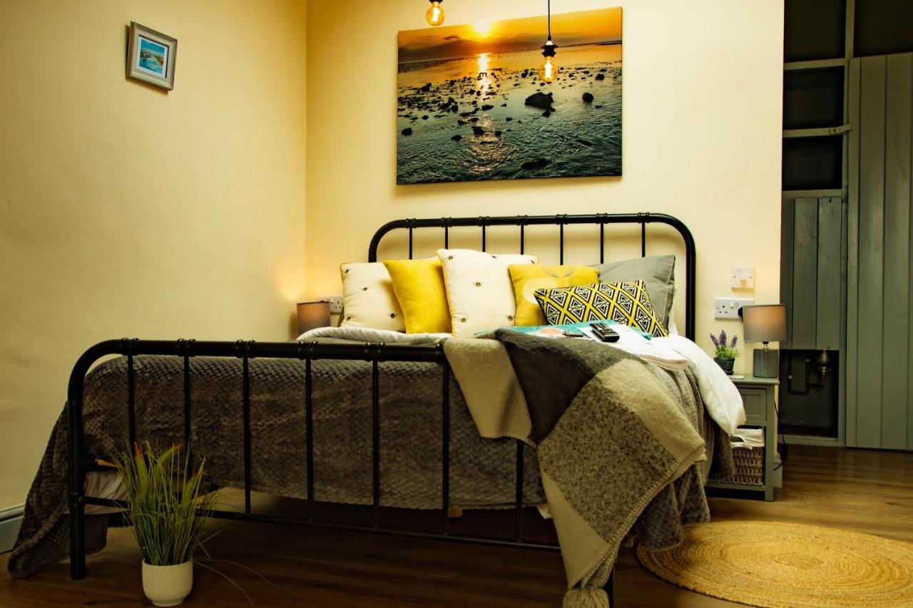 Norfolk Accommodation Хийчам Екстериор снимка