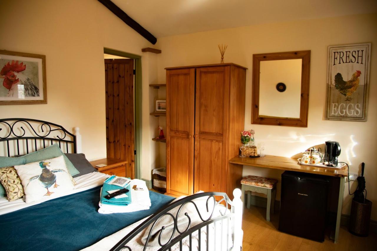 Norfolk Accommodation Хийчам Екстериор снимка