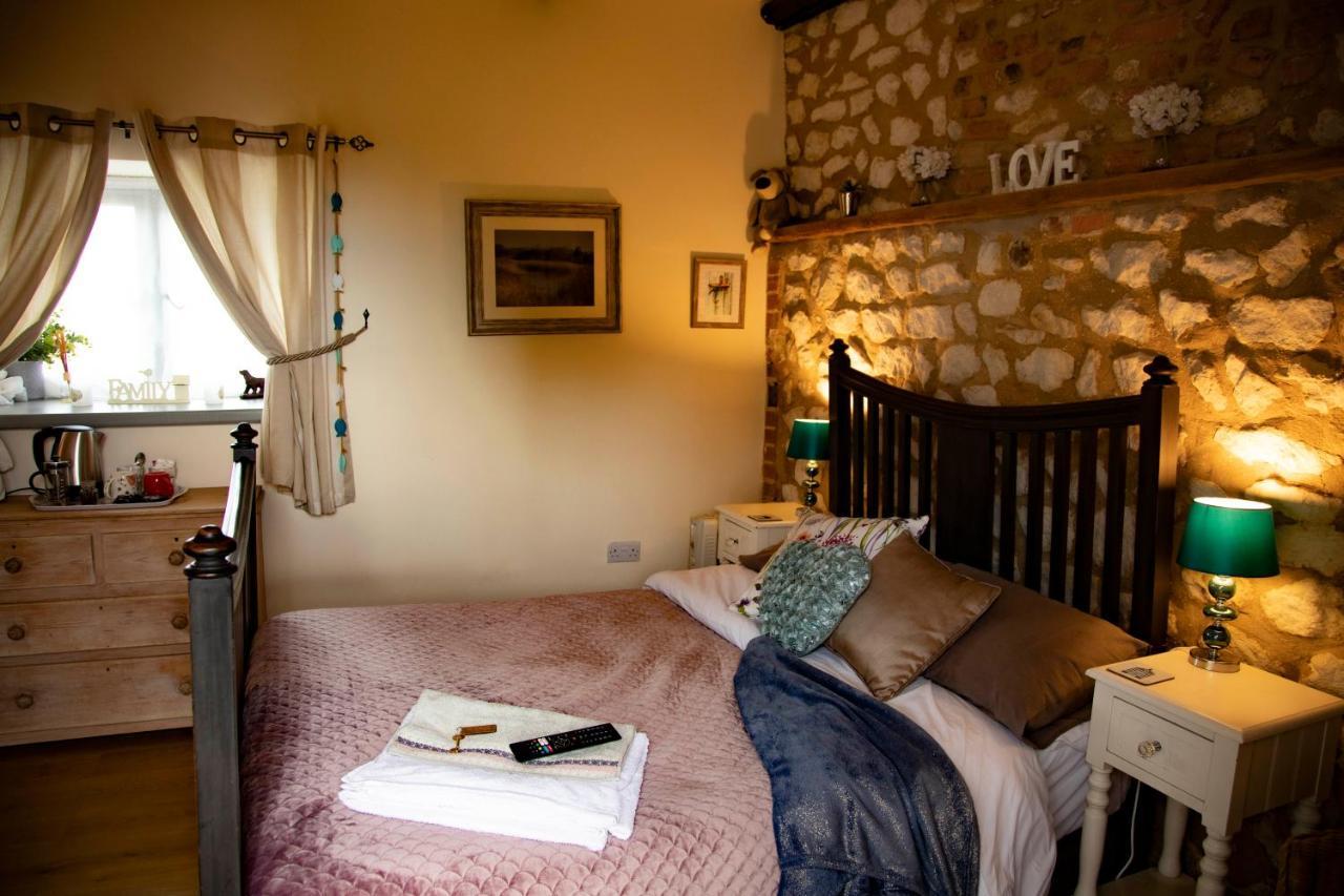 Norfolk Accommodation Хийчам Екстериор снимка
