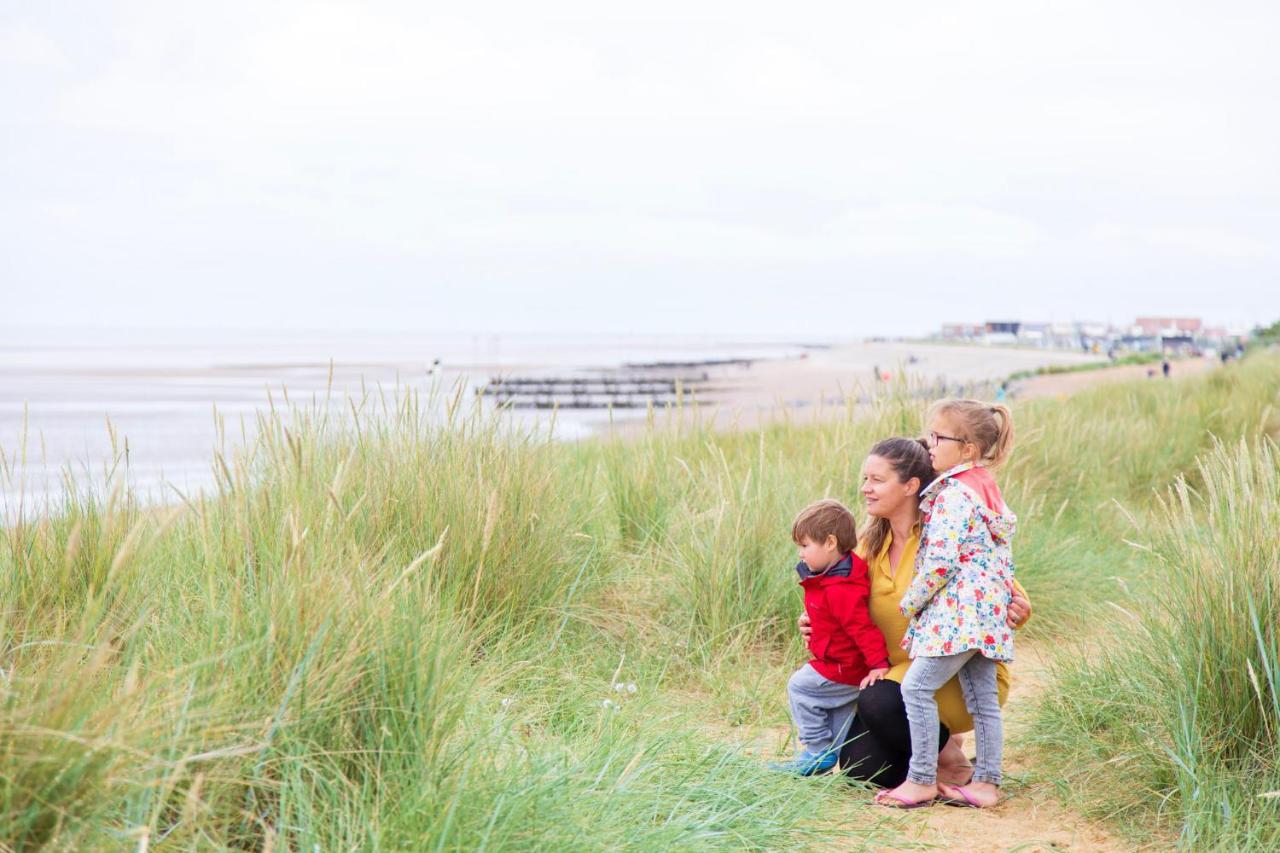 Norfolk Accommodation Хийчам Екстериор снимка