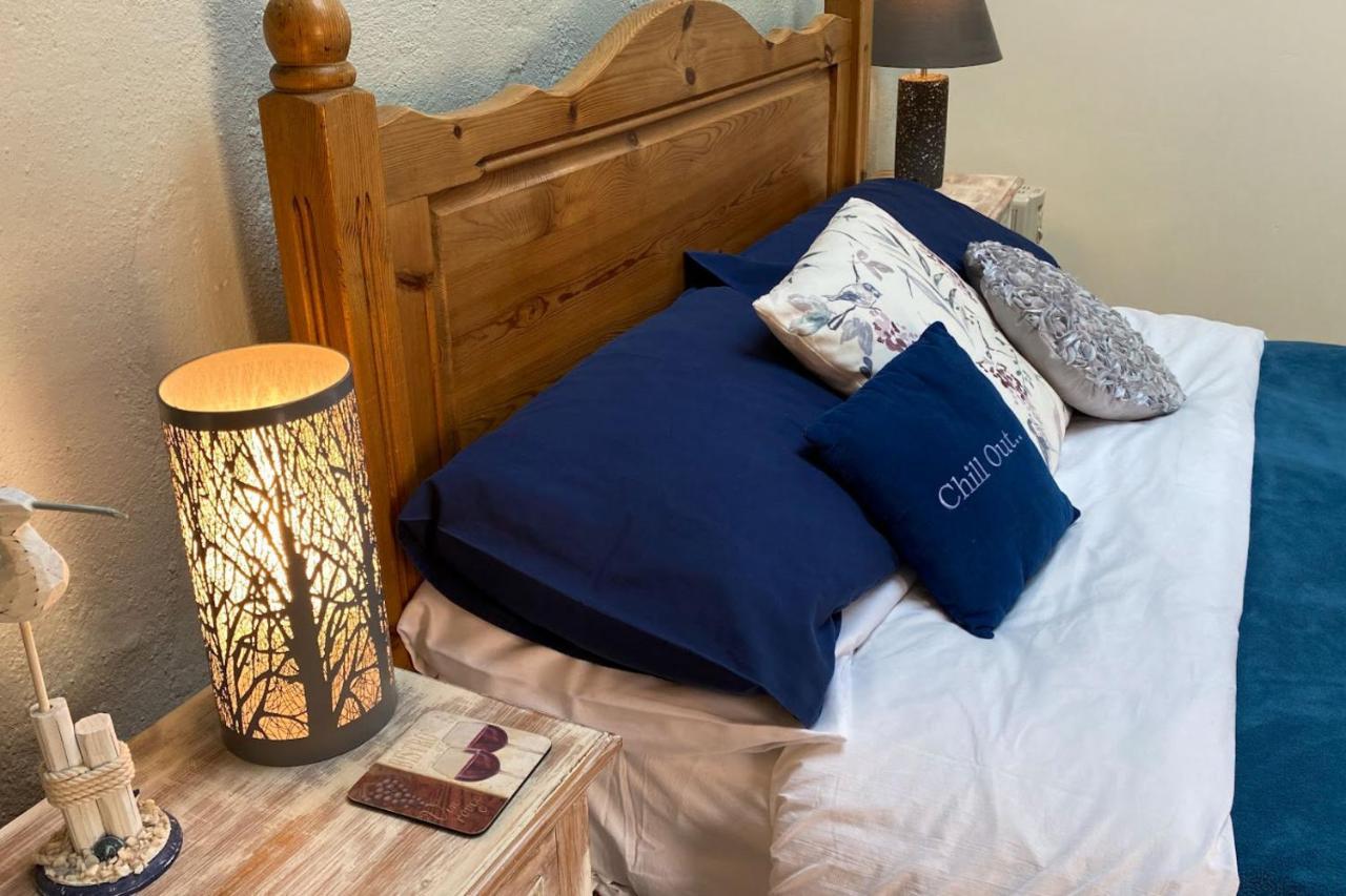 Norfolk Accommodation Хийчам Екстериор снимка