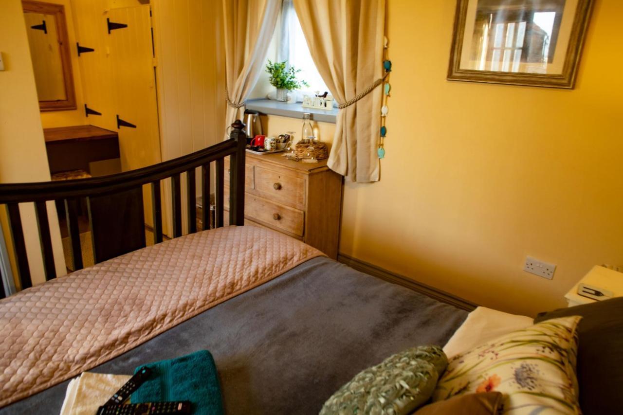Norfolk Accommodation Хийчам Екстериор снимка