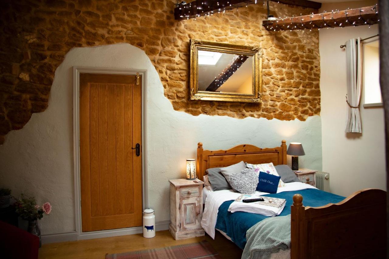 Norfolk Accommodation Хийчам Екстериор снимка