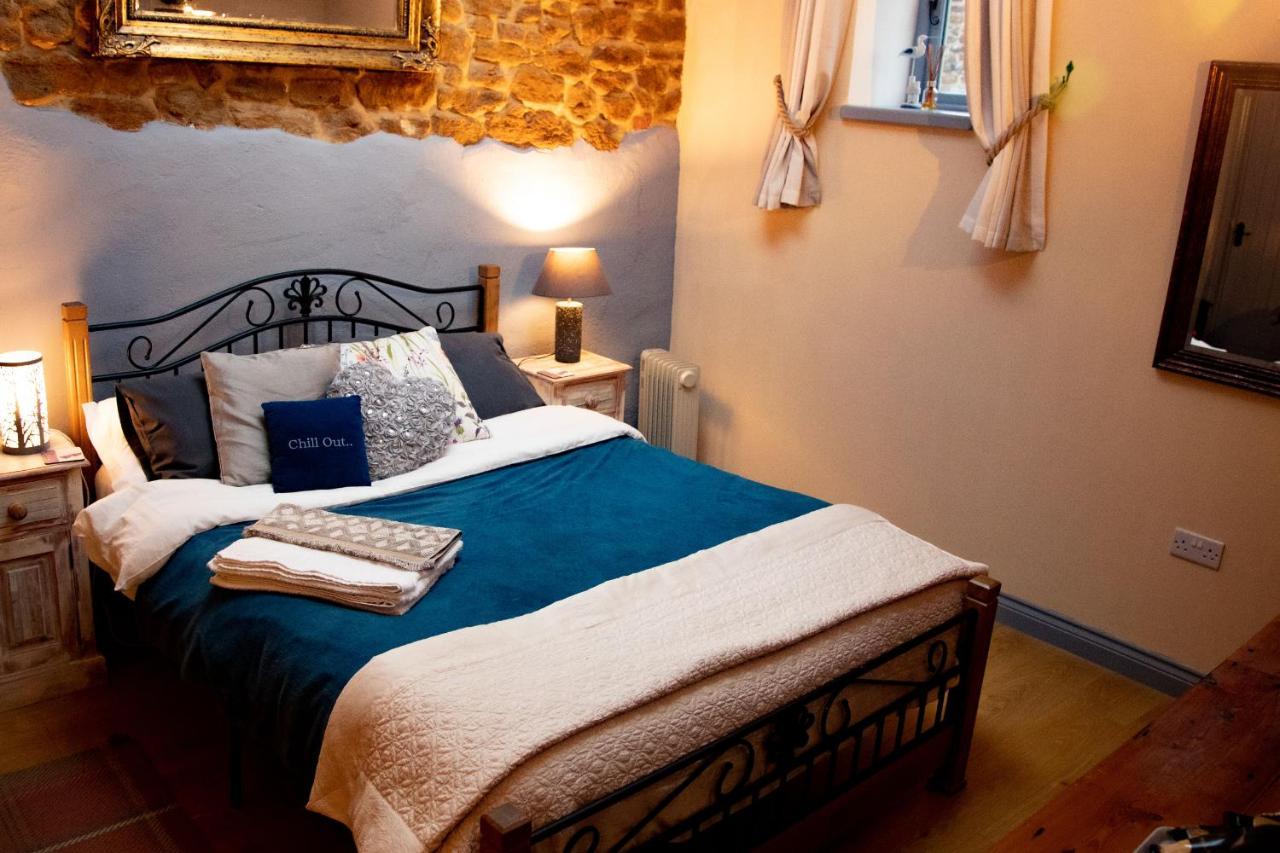 Norfolk Accommodation Хийчам Екстериор снимка