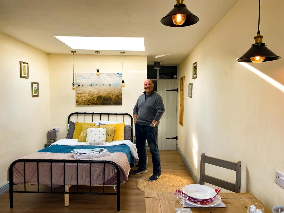 Norfolk Accommodation Хийчам Екстериор снимка