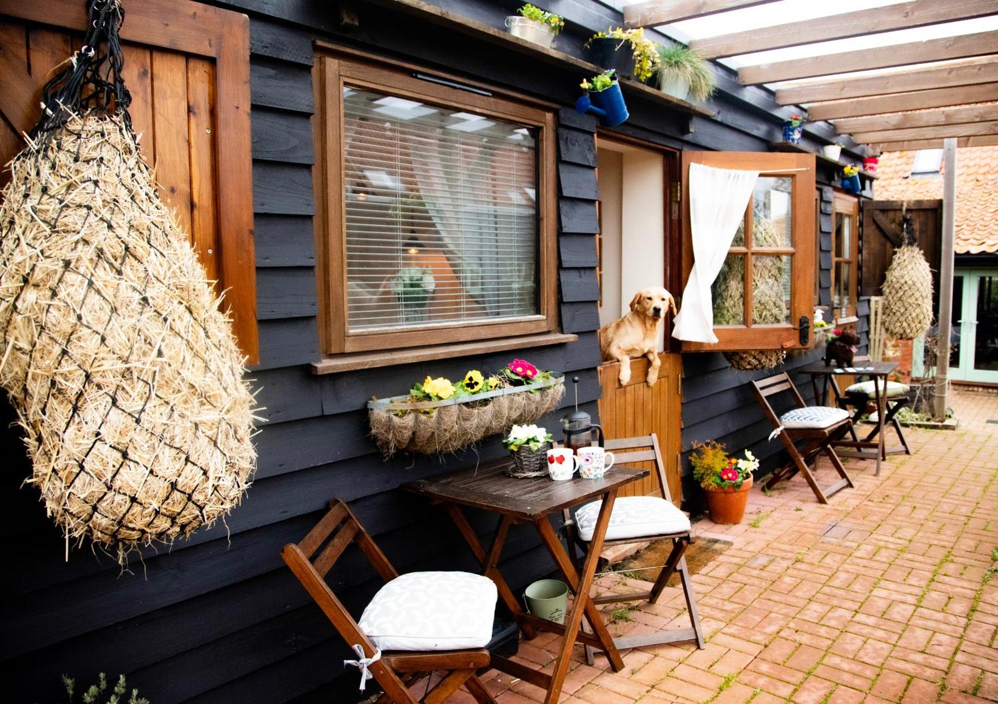 Norfolk Accommodation Хийчам Екстериор снимка