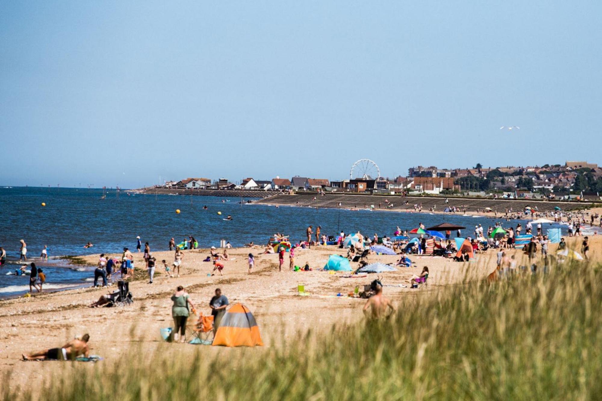 Norfolk Accommodation Хийчам Екстериор снимка