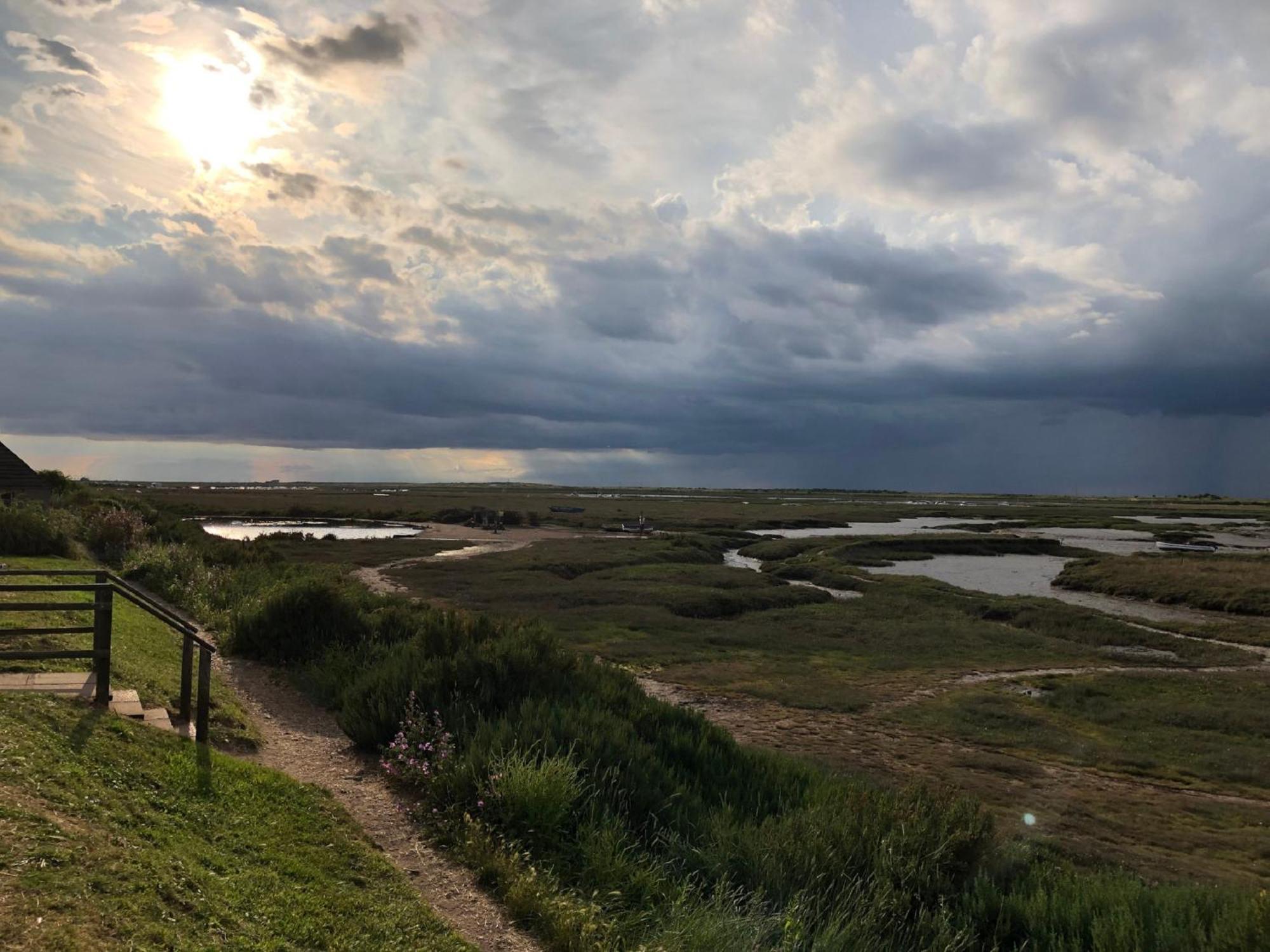 Norfolk Accommodation Хийчам Екстериор снимка
