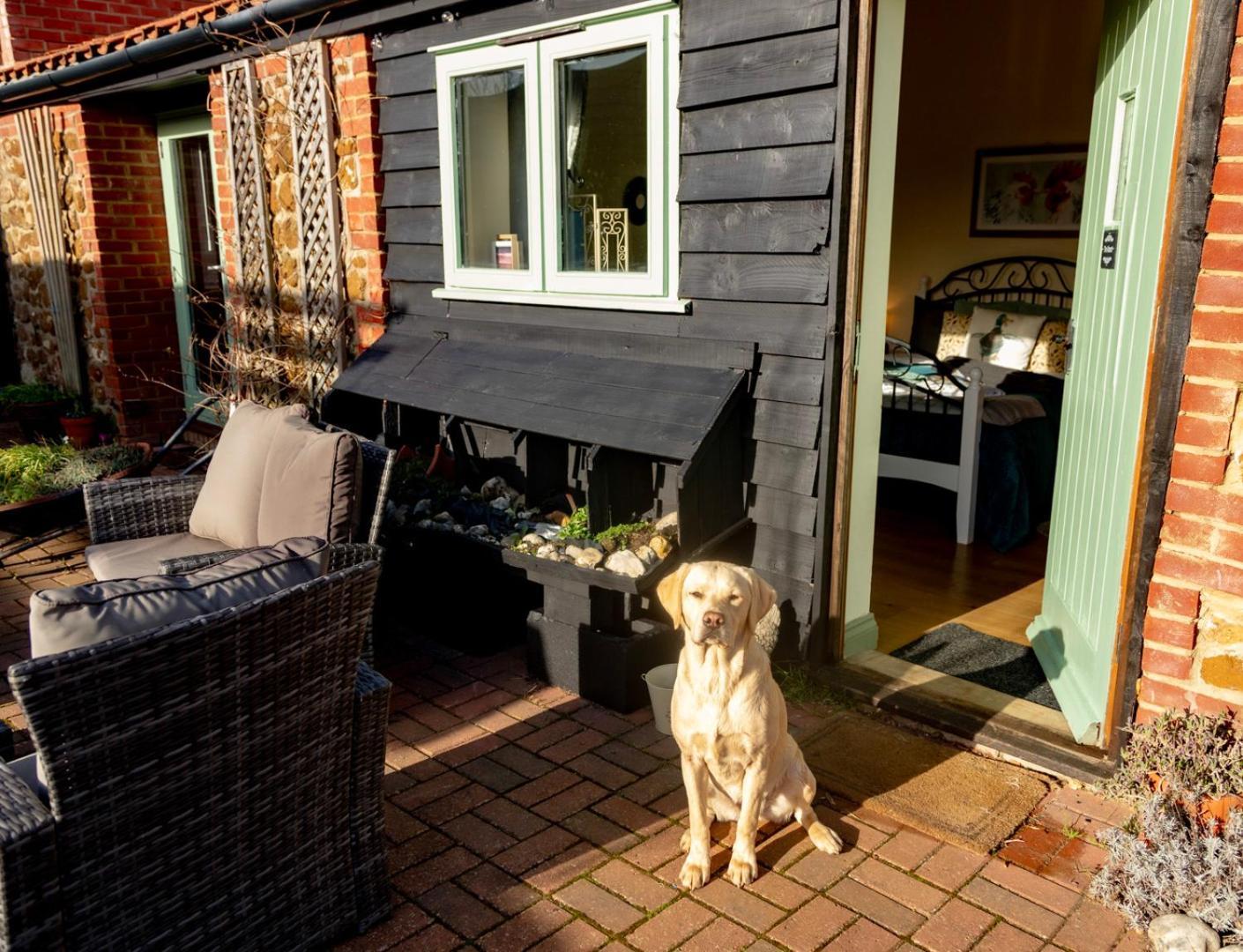 Norfolk Accommodation Хийчам Екстериор снимка